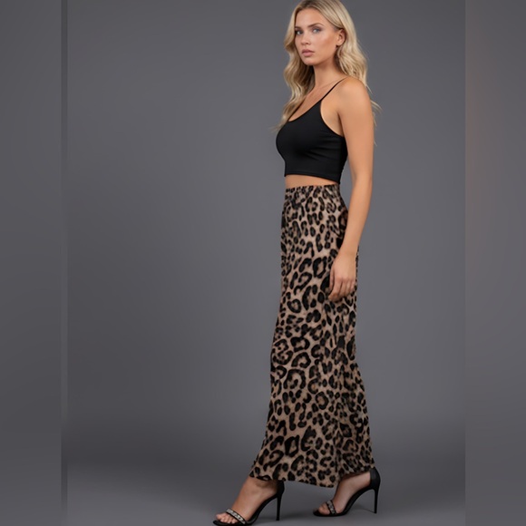 Leopard Print Wide Leg Pants - Picture 3 of 6